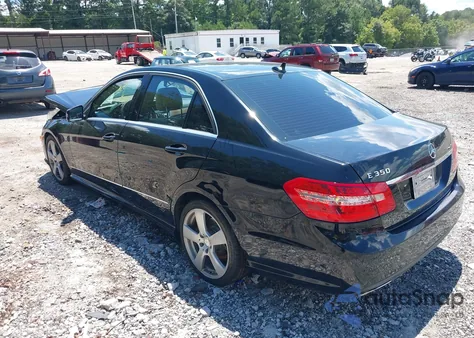 2011 Mercedes-Benz E 350 z USA, uszkodzony, nr VIN WDDHF5GB1BA505215